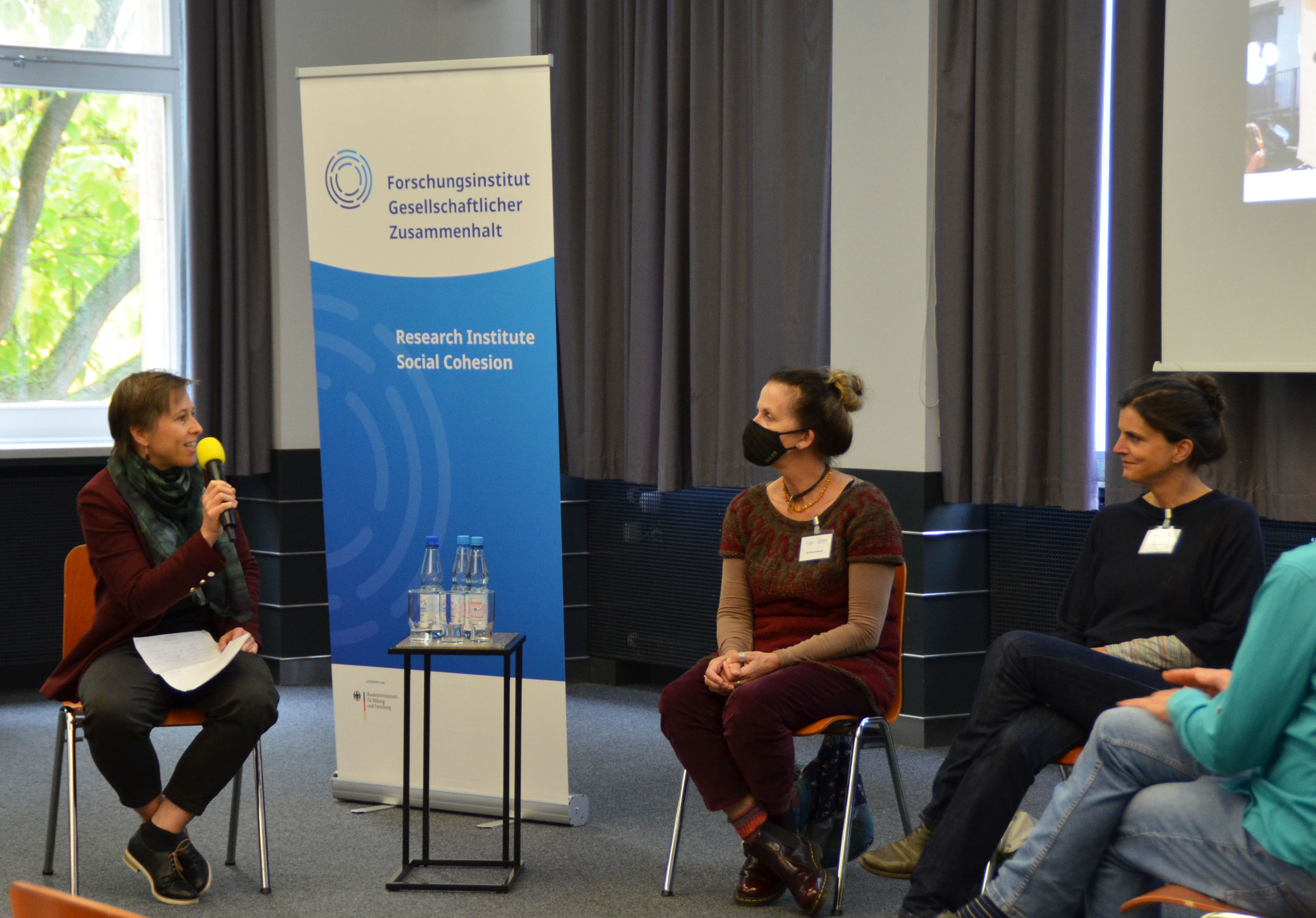 Erzählsalon: Zwei Kommunen im langen Sommer der Migration. Geschichten aus Jena und Konstanz Erzählsalon: Zwei Kommunen im langen Sommer der Migration. Geschichten aus Jena und Konstanz